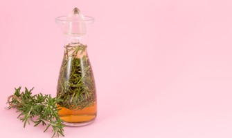 Come creare un delizioso liquore al rosmarino fatto in casa