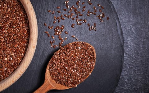 semi di lino benefici e tisana naturale per la digestione