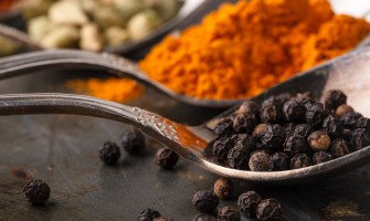 Curcuma e pepe nero: una combinazione tradizionale e modalità di utilizzo