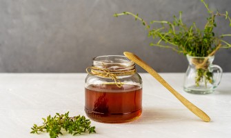 Sciroppo di timo e miele per la tosse: ricetta e benefici naturali