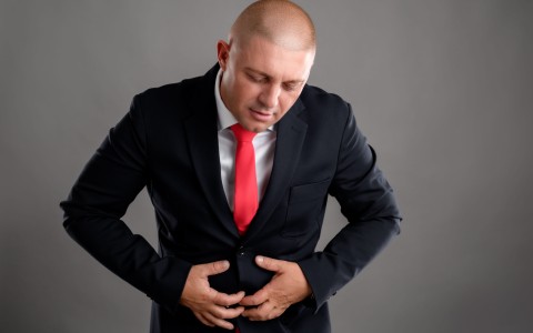 Reflusso nervoso: come lo stress scatena acidità e come gestirlo