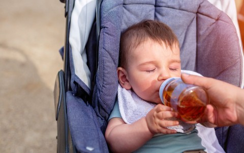 Prodotti naturali per neonati e bambini con ingredienti puri per la pelle sensibile