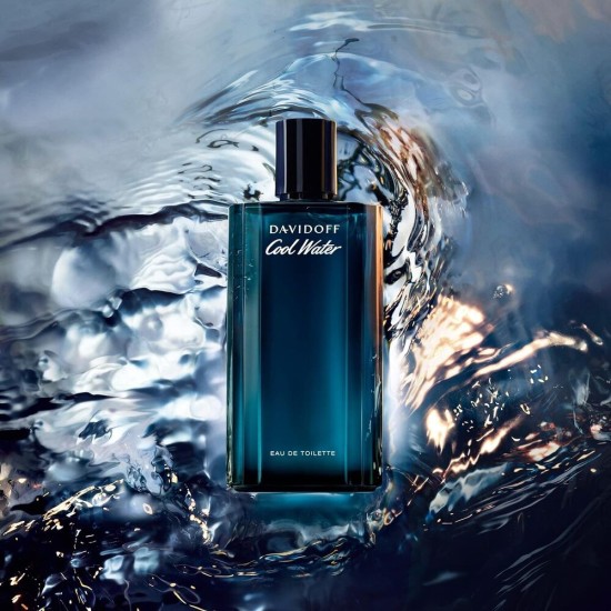 Davidoff Cool Water Eau de Toilette 200 ml da uomo con flacone immerso in un'ambientazione acquatica che richiama freschezza e note marine.