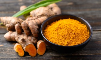 Curcuma: polvere, capsule e tintura idroalcolica – benefici, utilizzi e come assumerla