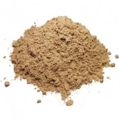 Altea radice naturale in polvere Erbologica Amazonas Andes Primo piano di polvere di Altea naturale sfusa dal colore beige chiaro su sfondo bianco.