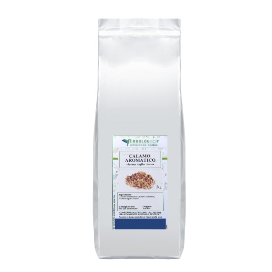 Calamo Aromatico Rizoma Taglio Tisana 1kg Erbologica Amazonas Andes Pouch Argentato Pouch argentato da 1kg di Calamo Aromatico (Acorus calamus) rizoma taglio tisana Erbologica Amazonas Andes con etichetta botanica frontale e immagine del rizoma tagliato.