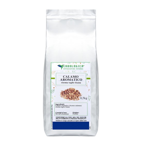 Calamo Aromatico Rizoma Taglio Tisana 500g Erbologica Amazonas Andes Confezione Argentata Confezione argentata da 500g di Calamo Aromatico (Acorus calamus) rizoma taglio tisana Erbologica Amazonas Andes con etichetta botanica frontale e immagine del rizoma tagliato.