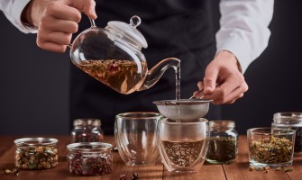 Come preparare correttamente una tisana alle erbe: segreti e consigli