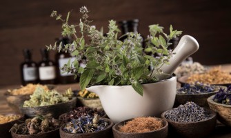 Medicinali a base di erbe e tisane che trattano l'orticaria